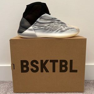 Dead Stock Adidas Yeezy QNTM BSKTBL (Performance Basketball Model) Size US 9